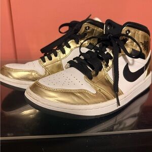 Nike Air Jordan 1 Mid - White, Gold & Black